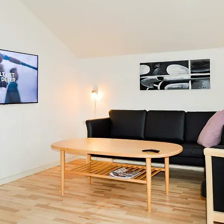 Three-bedroom Holiday In 5
