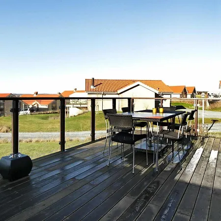 Three-bedroom Holiday In 5 *