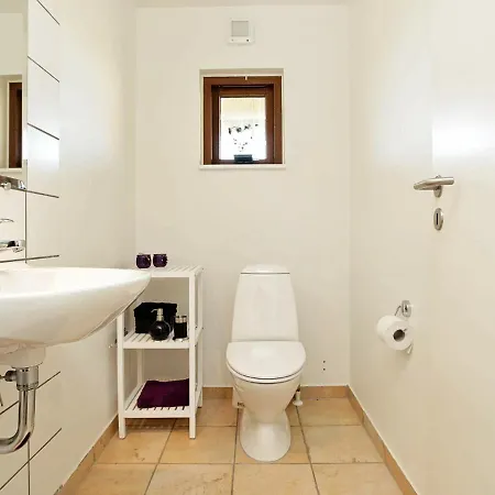 Three-bedroom Holiday In 5 *